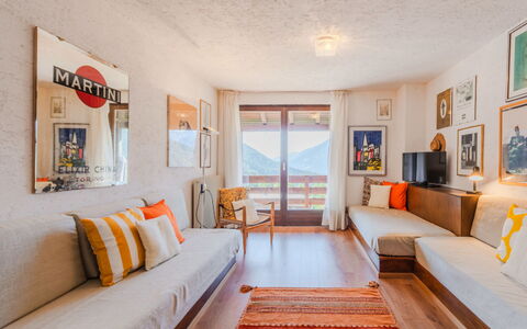 La Mira: Meubles, Design Intérieur, Canapé, Sol, Bois, Sol, Salon, Plafond, Pièce, Appartement