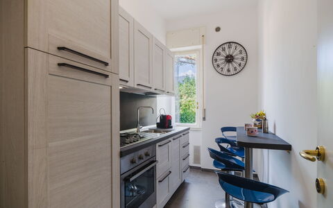 Ghiba: Appareil De Cuisine, Cuisine, Comptoir, Principaux Appliance, Meubles, Design Intérieur, Cabinetry, Sol, Électroménager, Pièce