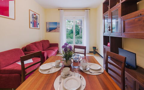 Ghiba: Sol, Meubles, Appartement, Salon, Parquet, Dur, Table Cuisine Et Salle A Manger, Tache De Bois, Cadre, Chaise