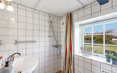 Reinhard - from the Sea: Luminaire Plomberie, Plomberie, Sol, Composite, Robinet, Plafond, Évier, Salle De Bains, Tuile, Conception