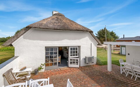 Reinhard - from the Sea: Chalet, Arrière-Cour, Cour, Batiments Jardin, Cabanon, Siding, Mobilier De Jardin, Cabane En Rondins, Structure En Plein Air, Cabane