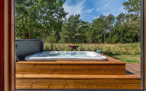 Eilke - 2Km from the Sea: Bleu, Arbuste, Chalet, Couverture De Sol, Jardin, Biens, Ombre, Aménagement Paysager, Ferme, Eco Hôtel