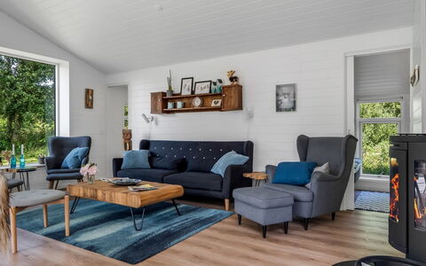 Eilke - 2Km from the Sea: Bleu, Arbuste, Chalet, Couverture De Sol, Jardin, Biens, Ombre, Aménagement Paysager, Ferme, Eco Hôtel