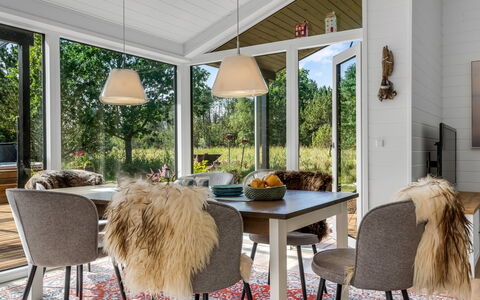 Eilke - 2Km from the Sea: Bleu, Arbuste, Chalet, Couverture De Sol, Jardin, Biens, Ombre, Aménagement Paysager, Ferme, Eco Hôtel