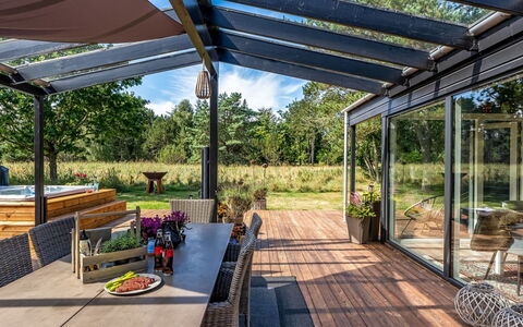Eilke - 2Km from the Sea: Bleu, Arbuste, Chalet, Couverture De Sol, Jardin, Biens, Ombre, Aménagement Paysager, Ferme, Eco Hôtel
