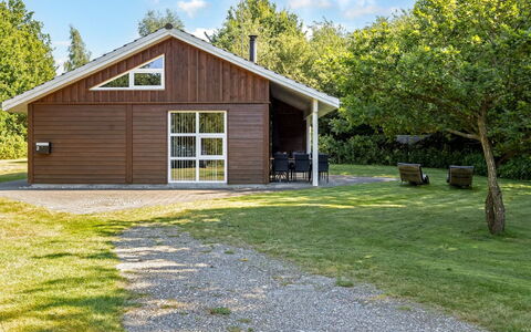 Angantir - 4.8Km from the Sea: Bois, Meubles, Appartement, Pièce, Plafond, Tache De Bois, Chaise, Dur, Vernis, Lumber