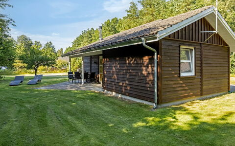 Angantir - 4.8Km from the Sea: Bois, Meubles, Appartement, Pièce, Plafond, Tache De Bois, Chaise, Dur, Vernis, Lumber