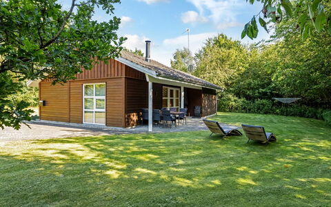 Angantir - 4.8Km from the Sea: Bois, Meubles, Appartement, Pièce, Plafond, Tache De Bois, Chaise, Dur, Vernis, Lumber