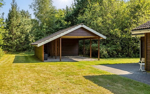 Angantir - 4.8Km from the Sea: Bois, Meubles, Appartement, Pièce, Plafond, Tache De Bois, Chaise, Dur, Vernis, Lumber
