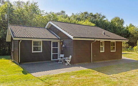 Angantir - 4.8Km from the Sea: Bois, Meubles, Appartement, Pièce, Plafond, Tache De Bois, Chaise, Dur, Vernis, Lumber