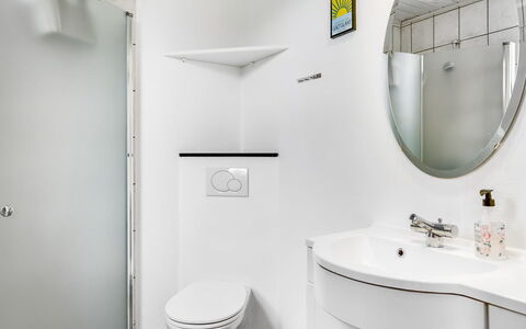 Elja - 400M from the Sea: Design Intérieur, Luminaire Plomberie, Salle De Bains, Lavabo, Sol, Sol, Siège De Toilette, Toilette, Plomberie, Plafond
