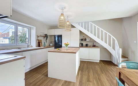 La Nero: Design Intérieur, Sol, Meubles, Sol, Parquet, Comptoir, Bois, Cuisine, Plafond, Revêtement De Sol Stratifié