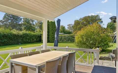 Erko - 575M from the Sea: Bois, Sol, Porche, Sol, Parquet, Meubles, Domicile, Porte, Tache De Bois, Plate-Forme