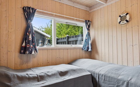 Erko - 575M from the Sea: Bois, Tache De Bois, Planche, Dur, Chambre, Lit, Contre-Plaqué, Conception, Cabane En Rondins, Literie