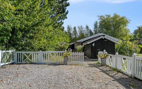 Erko - 575M from the Sea: Chalet, Clôture, Jardin, Accueil Escrime, Ombre, Palissade, Aménagement Paysager, Arrière-Cour, Cour, Porte
