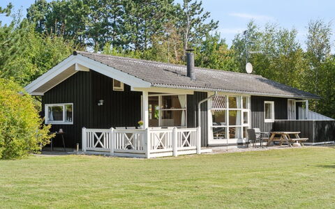 Erko - 575M from the Sea: Siding, Jardin, Chalet, Mobilier De Jardin, Ombre, Cour, Batiments Jardin, Arrière-Cour, Aménagement Paysager, Dur