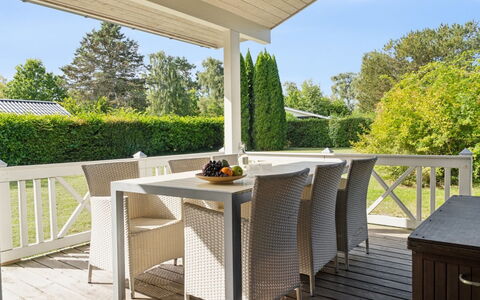 Erko - 575M from the Sea: Siding, Jardin, Chalet, Mobilier De Jardin, Ombre, Cour, Batiments Jardin, Arrière-Cour, Aménagement Paysager, Dur