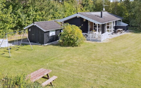 Erko - 575M from the Sea: Siding, Jardin, Chalet, Mobilier De Jardin, Ombre, Cour, Batiments Jardin, Arrière-Cour, Aménagement Paysager, Dur