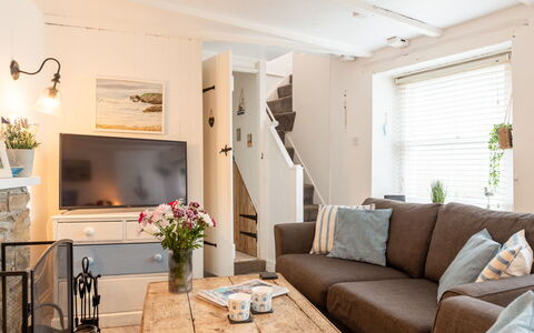 Mermaid Cottage: Bleu, Meubles, Mer, Chambre, Design Intérieur, Océan, Linge, Literie, Pièce, Lit