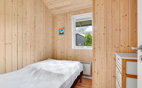Aleth - 800M from the Sea: Toit, Maison, Domicile, Chalet, Porte, Siding, Plate-Forme, Porche, Planche, Dur