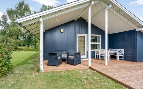 Aleth - 800M from the Sea: Toit, Maison, Domicile, Chalet, Porte, Siding, Plate-Forme, Porche, Planche, Dur