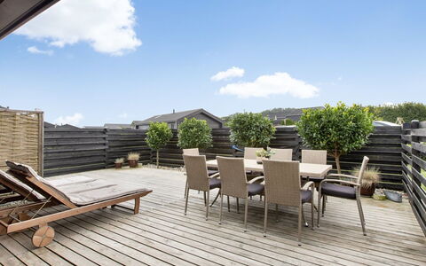 Sigrun - 300M from the Sea: Maison, Toit, Domicile, Chalet, Biens, Ferme, Villa, Porche, Siding