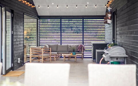Sigrun - 300M from the Sea: Maison, Toit, Domicile, Chalet, Biens, Ferme, Villa, Porche, Siding