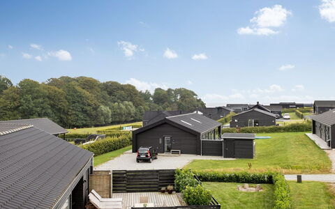 Sigrun - 300M from the Sea: Toit, Maison, Domicile, Chalet, Siding, Biens, Allée, Batiments Jardin, Cour, Cabanon
