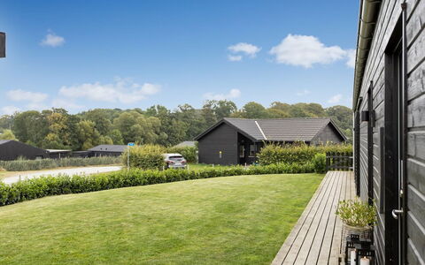 Sigrun - 300M from the Sea: Toit, Maison, Domicile, Chalet, Siding, Biens, Allée, Batiments Jardin, Cour, Cabanon
