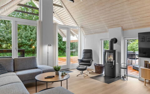 Erle - 830M from the Sea: Meubles, Sol, Design Intérieur, Bois, Parquet, Sol, Chaise, Salon, Domicile, Plafond