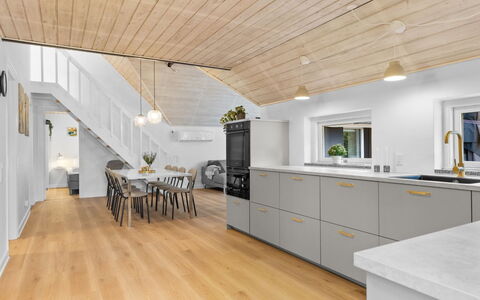 Erle - 830M from the Sea: Sol, Bois, Parquet, Sol, Design Intérieur, Plafond, Cuisine, Comptoir, Revêtement De Sol Stratifié, Meubles