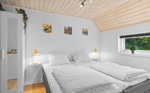 Erle - 830M from the Sea: Lit, Chambre, Design Intérieur, Mur, Sol, Bois, Sol, Plafond, Literie, Drap De Lit