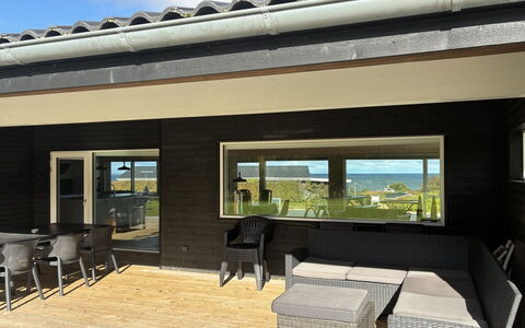 Siljan - 400M from the Sea: Domicile, Porte, Porche, Tache De Bois, Ombre, Plate-Forme, Dur, Planche, Chaise, Accueil Porte