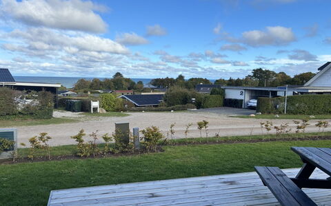 Siljan - 400M from the Sea: Ciel, Nuage, Toit, Lot Terre, Domicile, Chalet, Cumulus, Aménagement Paysager, Pelouse