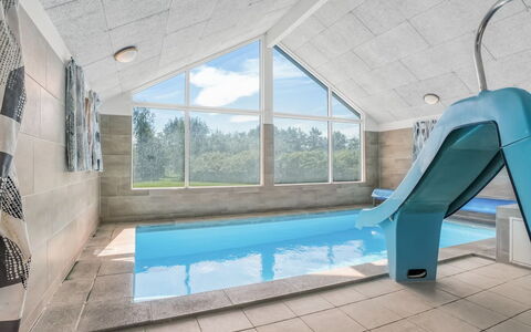 Jurgis - 900M from the Sea: Toit, Maison, Domicile, Chalet, Siding, Biens, Allée, Batiments Jardin, Cour, Cabanon