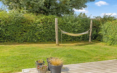 Adia - 500M from the Sea: Meubles, Mobilier De Jardin, Vaisselle, Table, Drinkware, Chaise, Tableau De Plein Air, Aliments, Bouteille
