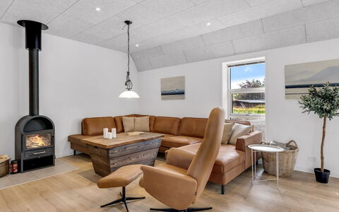 Wolter - 1.7Km from the Sea: Meubles, Sol, Design Intérieur, Canapé, Bois, Salon, Plafond, Sol, Pièce, Domicile