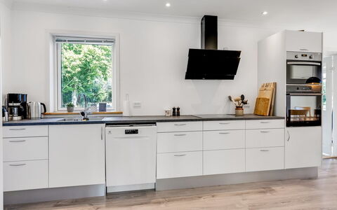 Wolter - 1.7Km from the Sea: Cuisine, Sol, Appareil De Cuisine, Comptoir, Cabinetry, Design Intérieur, Principaux Appliance, Sol, Bois, Électroménager
