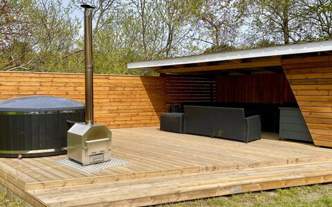Wolter - 1.7Km from the Sea: Bois, Dur, Tache De Bois, Planche, Plate-Forme, Arrière-Cour, Jardin, Cour, Conception, Structure En Plein Air