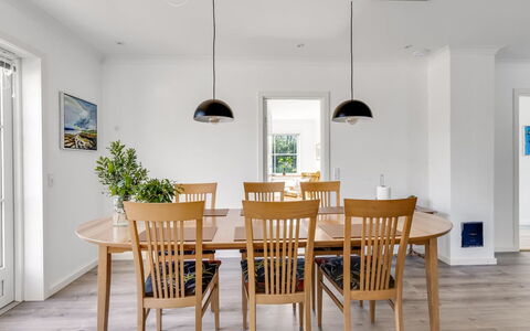 Wolter - 1.7Km from the Sea: Meubles, Sol, Design Intérieur, Sol, Bois, Salle À Manger, Table, Table Cuisine Et Salle A Manger, Chaise, Parquet
