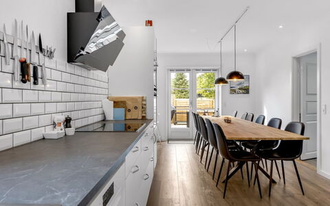Wolter - 1.7Km from the Sea: Meubles, Sol, Design Intérieur, Bois, Comptoir, Cuisine, Sol, Plafond, Luminaire, Éclairage