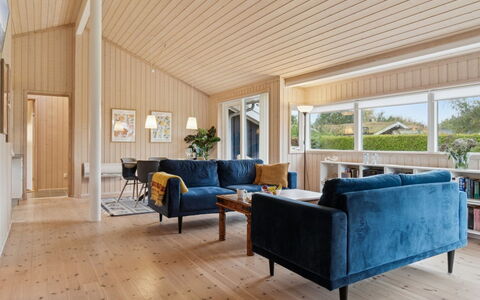 Hawarth - 275M from the Sea: Bois, Design Intérieur, Sol, Plafond, Sol, Meubles, Parquet, Canapé, Salon, Domicile