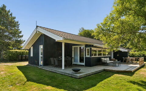 Hawarth - 275M from the Sea: Maison, Domicile, Toit, Chalet, Porche, Biens, Siding, Ombre, Ferme, Pelouse