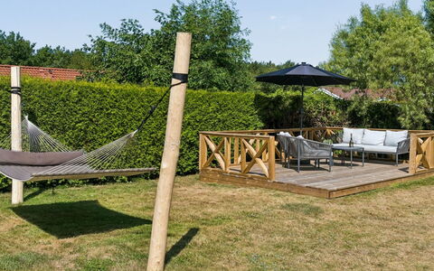 Hawarth - 275M from the Sea: Bois, Mobilier De Jardin, Jardin, Dur, Pelouse, Ombre, Arrière-Cour, Matériau Naturel, Planche, Cour