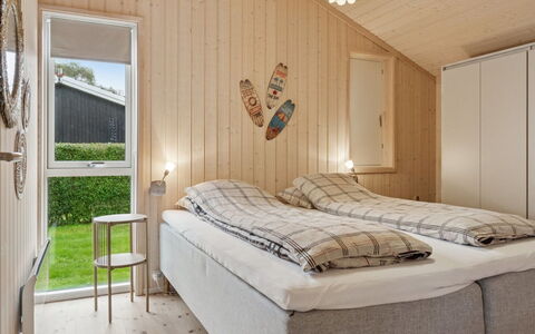 Hawarth - 275M from the Sea: Bois, Design Intérieur, Sol, Plafond, Sol, Meubles, Chambre, Domicile, Pièce, Lit