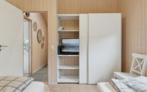 Hawarth - 275M from the Sea: Sol, Design Intérieur, Bois, Sol, Meubles, Chambre, Plafond, Pièce, Domicile, Lit