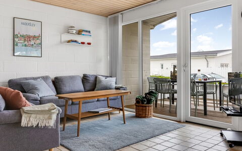 Gudmund - 50M from the Sea: Toit, Maison, Domicile, Chalet, Siding, Biens, Allée, Batiments Jardin, Cour, Cabanon