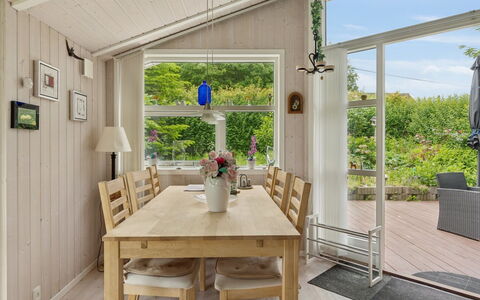 Rikhard - 175M to the Fjord: Sol, Meubles, Bois, Design Intérieur, Sol, Plafond, Parquet, Table Cuisine Et Salle A Manger, Salle À Manger, Pièce