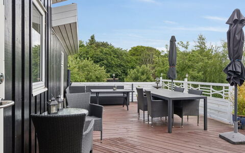 Rikhard - 175M to the Fjord: Bois, Meubles, Parquet, Sol, Sol, Mobilier De Jardin, Porche, Dur, Table, Plate-Forme