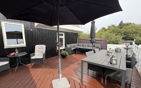 Rikhard - 175M to the Fjord: Meubles, Canapé, Design Intérieur, Sol, Salon, Sol, Throw Pillow, Pièce, Oreiller